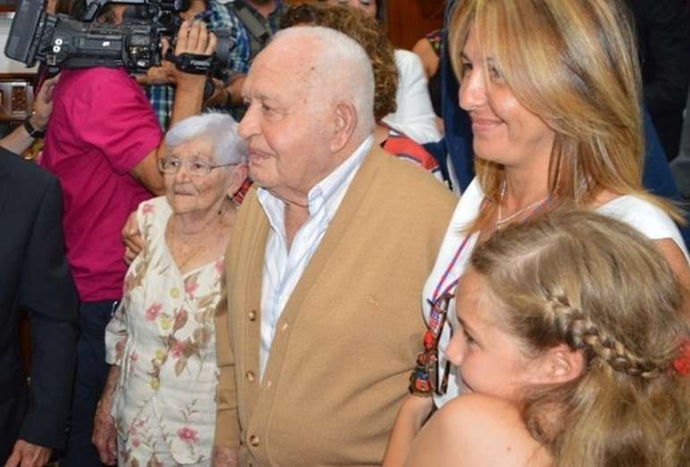 Juan Hernández Quintero, junto a su esposa, en la toma de posesión de la Corporación municipal de 2015/TA.